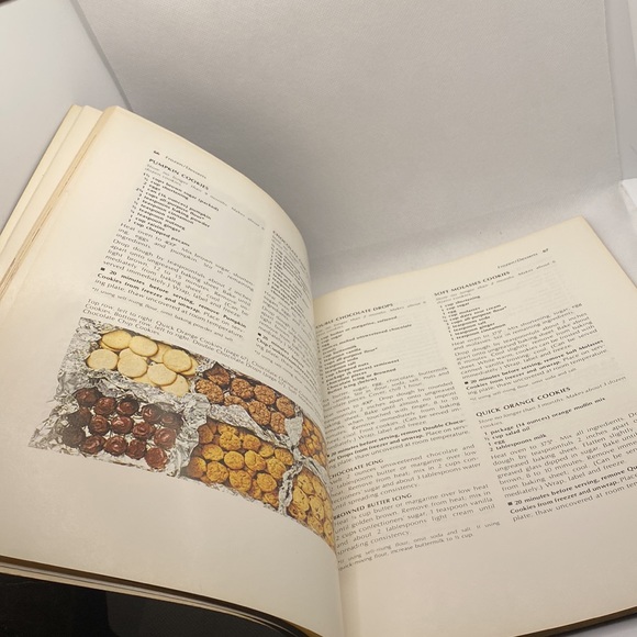 Betty Crocker’s Do-Ahead Cookbook Recipes for the Freezer and the Refrigerator - Picture 6 of 7